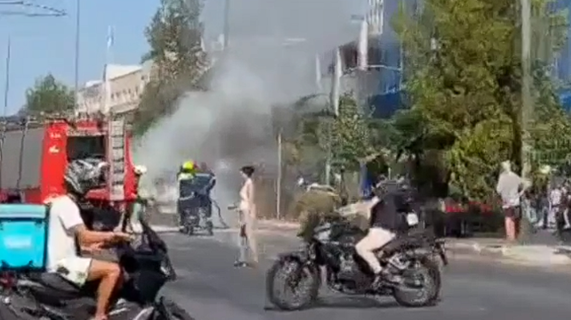 Φωτιά σε αυτοκίνητο στη λεωφόρο Αλεξάνδρας, δείτε βίντεο