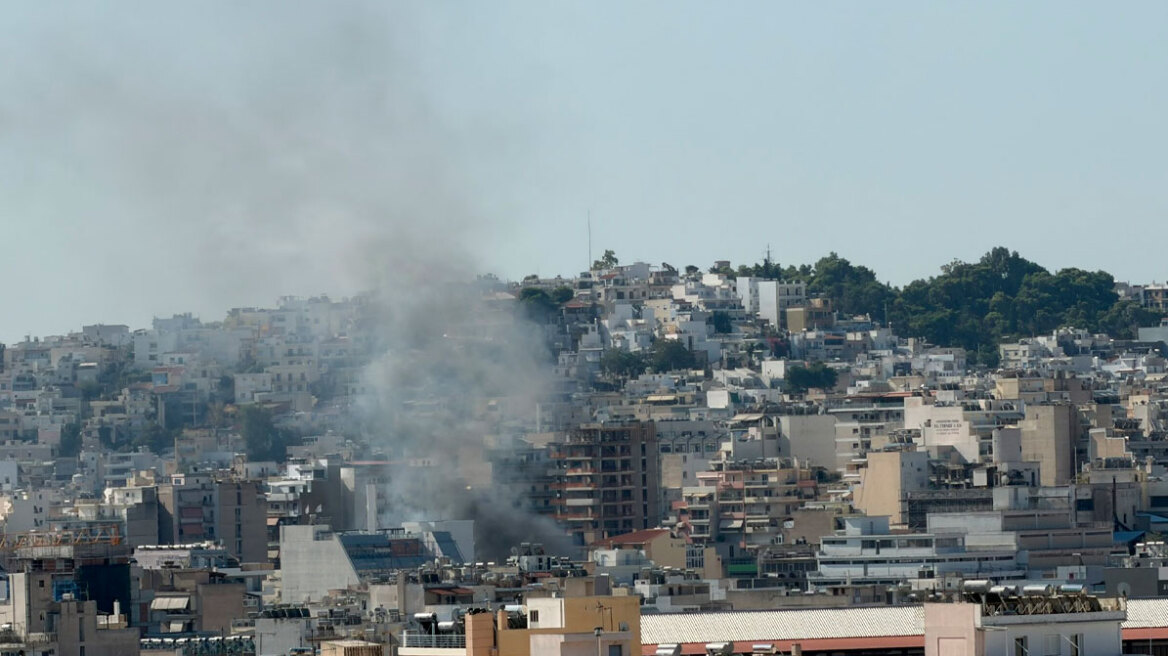 Φωτιά σε κτήριο στον Πειραιά
