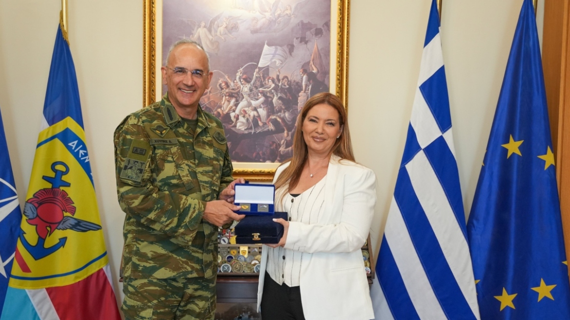 Η Ισραηλινή πρέσβης συναντήθηκε με τον αρχηγό ΓΕΕΘΑ: «Η Ελλάδα είναι πραγματικός φίλος και στρατηγικός σύμμαχος του Ισραήλ»