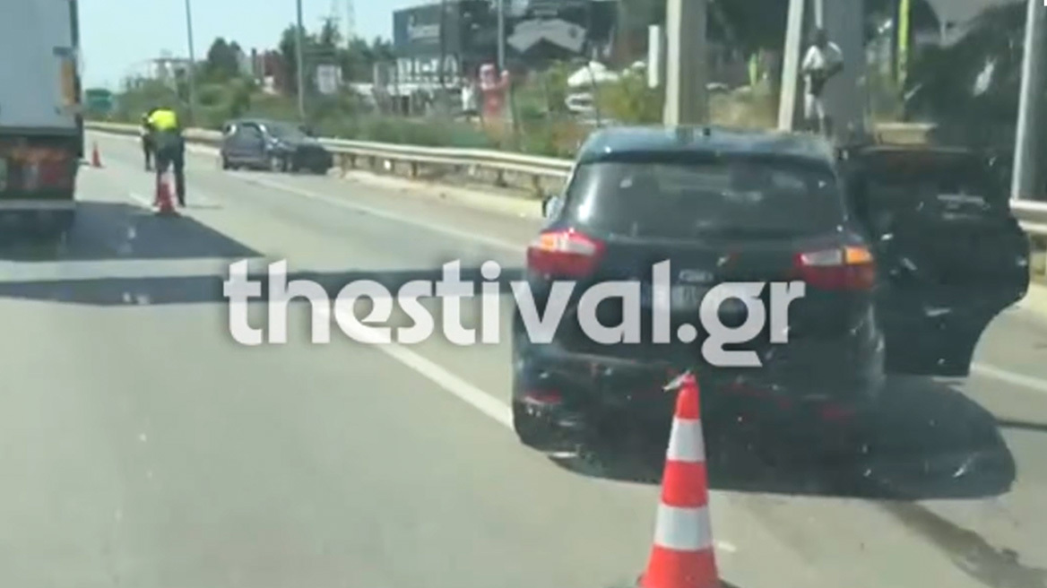 Θεσσαλονίκη: Σταμάτησε το ΙΧ του λόγω αδιαθεσίας και προσέκρουσε πάνω του άλλο όχημα, τέσσερις τραυματίες