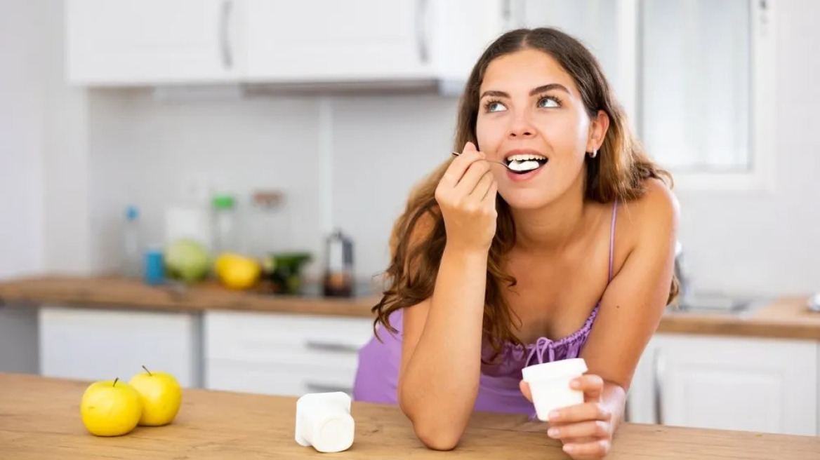 Γιαούρτι ή cottage cheese; Ποιο κερδίζει σε πρωτεΐνη και ποιο είναι πιο θρεπτικό