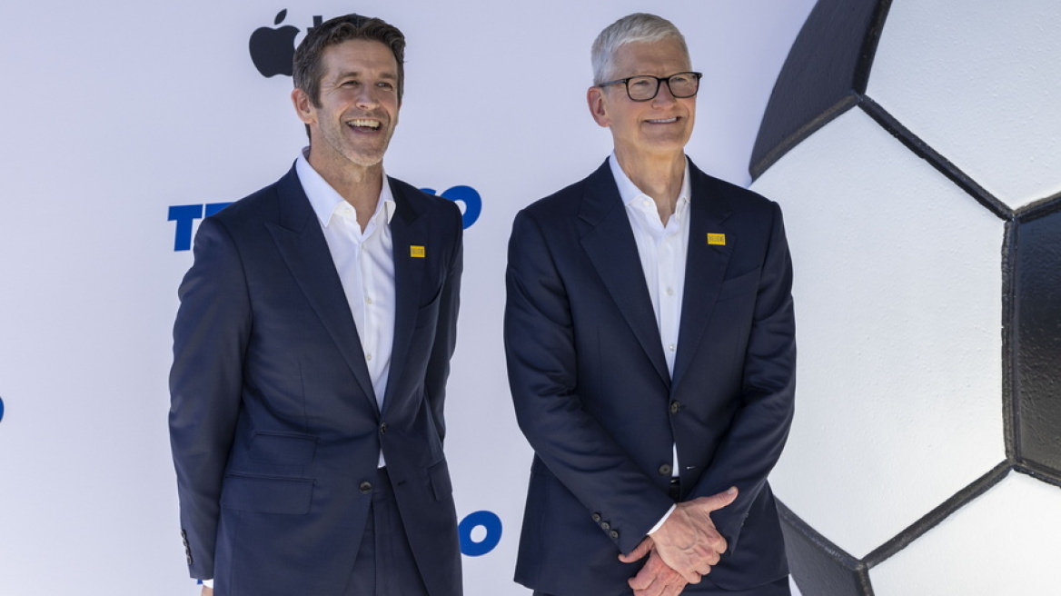 Αλλαγή σελίδας στην Apple: Ο Τιμ Κουκ παραδίδει τα ηνία στον Τζον Τέρνους - Η πρόκληση της AI και το στοίχημα της Κίνας