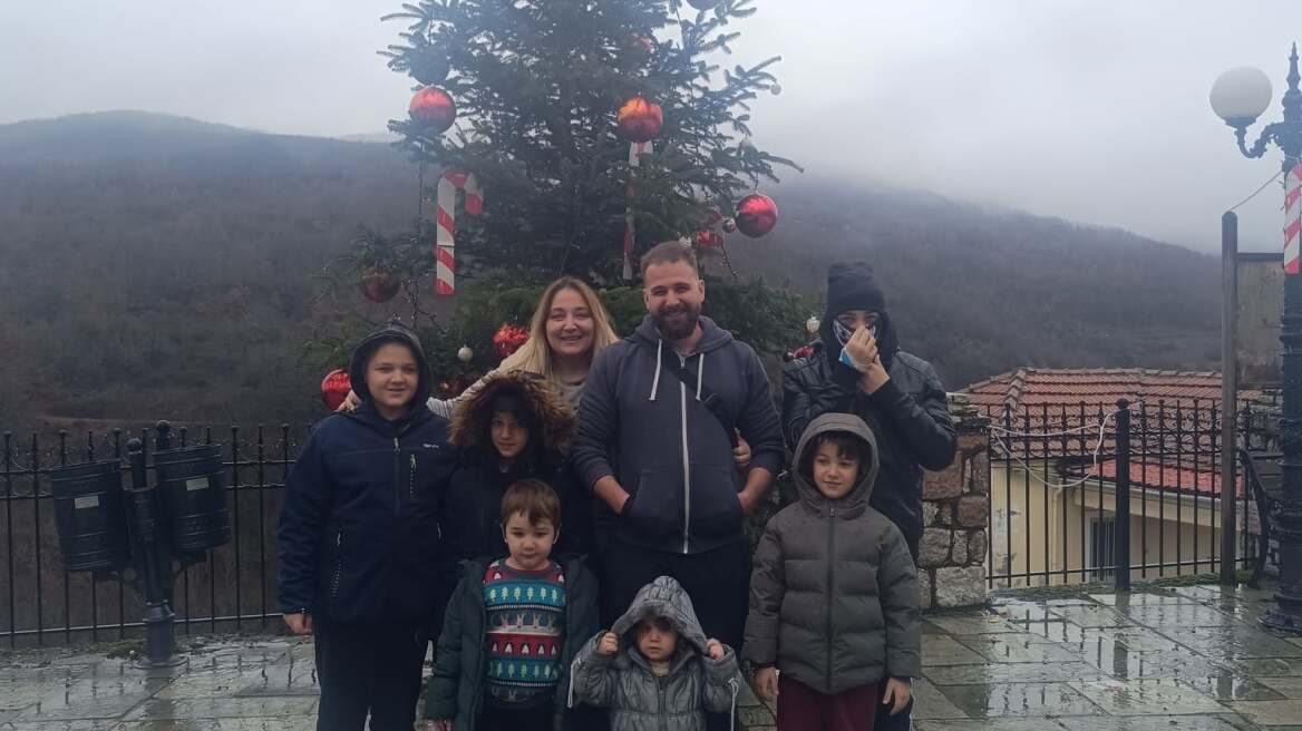 Από τη Φουρνά στη Νάξο: Η ιστορία της πολύτεκνης οικογένειας που έγινε σύμβολο του κινήματος της επιστροφής στα χωριά