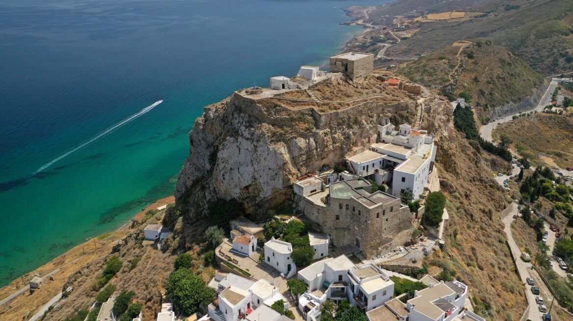 Σκύρος: Παραλίες, άγρια φύση και birdwatching στο πιο ξεχωριστό νησί των Σποράδων