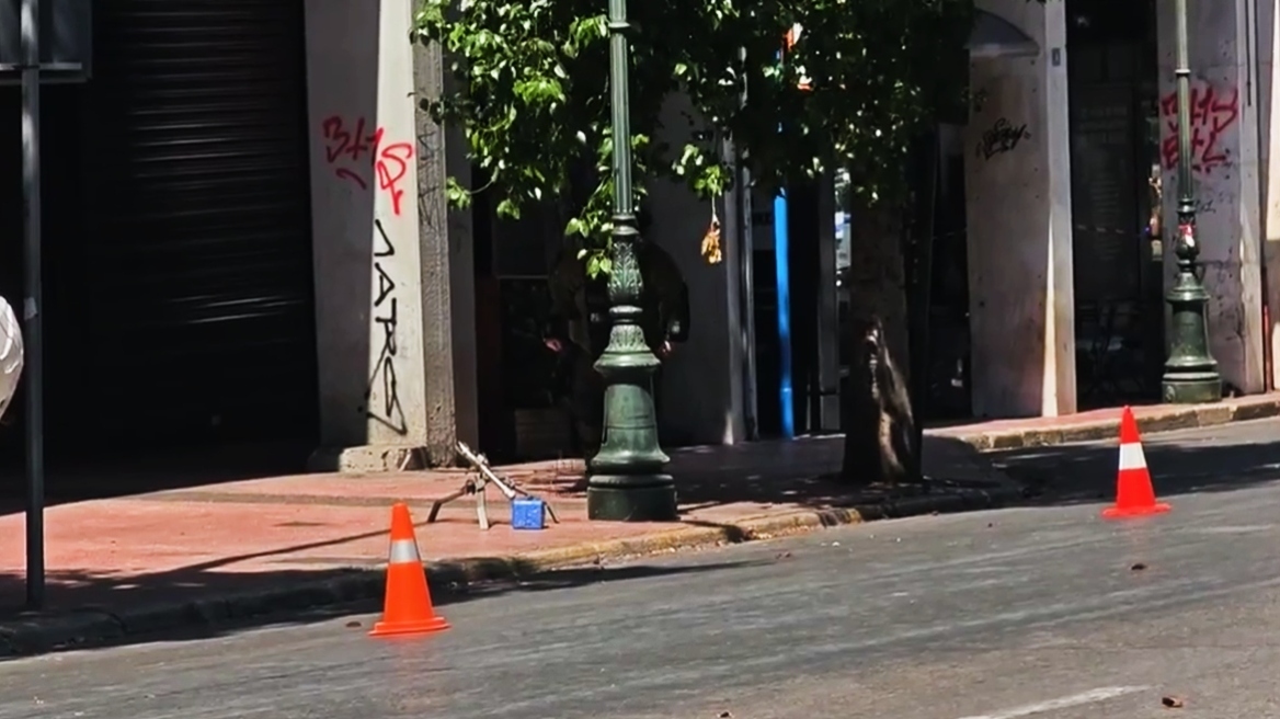 Ελεγχόμενη έκρηξη στο ύποπτο κουτί που εντοπίστηκε στην Φιλελλήνων, δείτε βίντεο