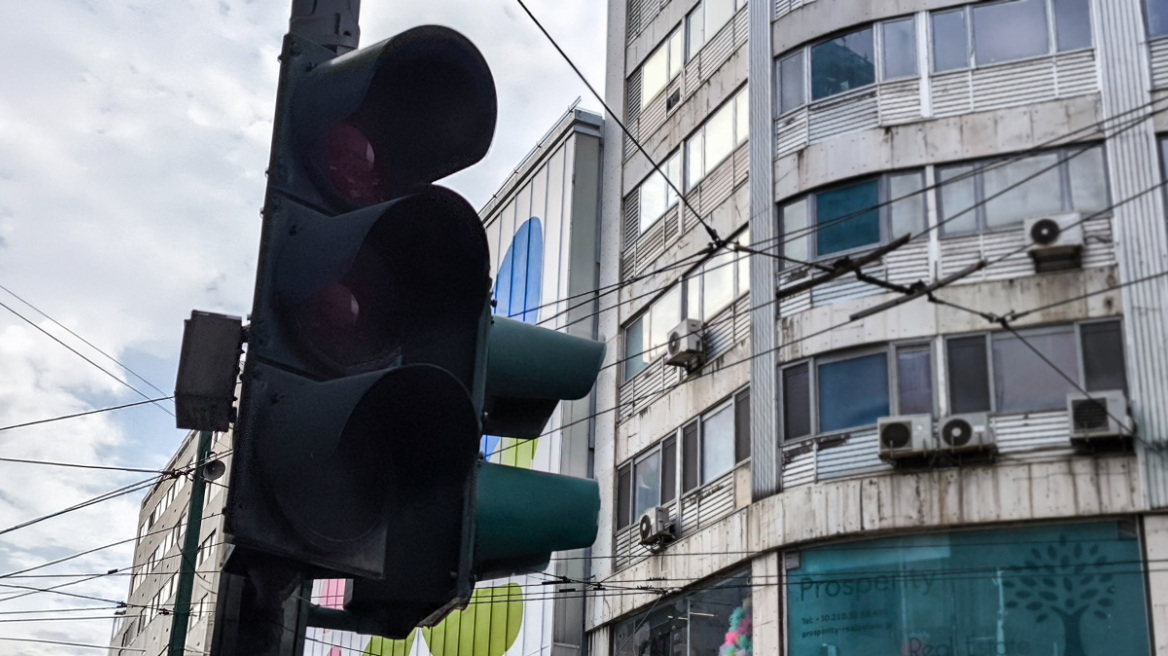 Χωρίς φανάρια περιοχές της Αττικής λόγω προβλήματος στην ηλεκτροδότηση, δείτε βίντεο   