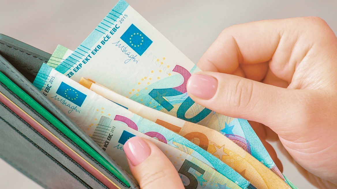 Γιατί οι επιχειρήσεις προτιμούν κουπόνια αντί αυξήσεων: Δεν επιβαρύνονται από το μισθολογικό κόστος ενώ οι μισθωτοί γλιτώνουν κρατήσεις