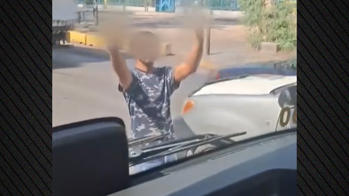 Ρομά μπλόκαραν λεωφορείο και προπυλάκισαν οδηγό στην Ακτή Μιαούλη: «Ήταν εκτός ορίων»