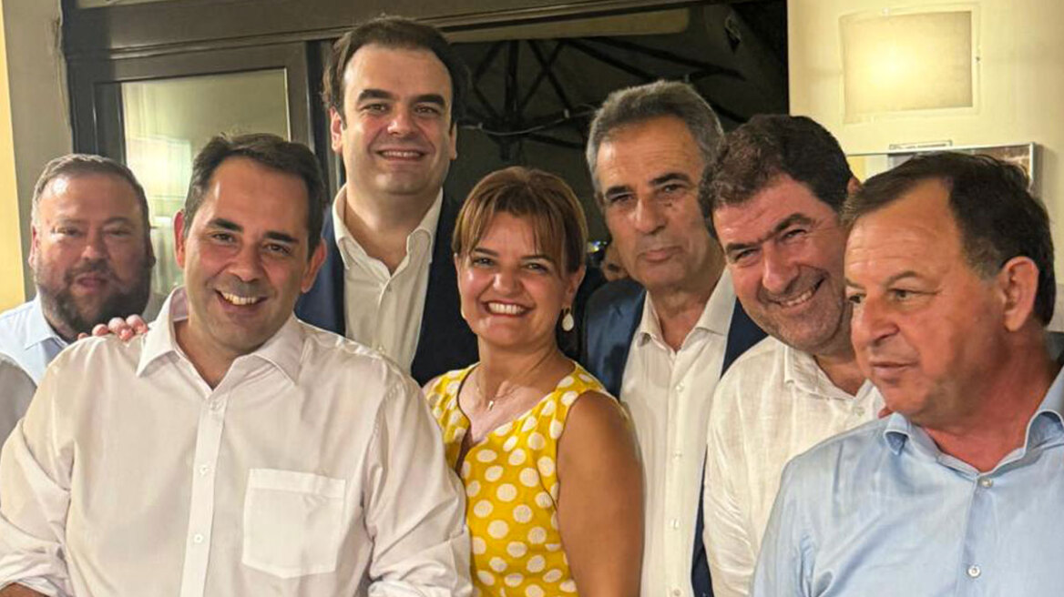 Δείπνο Πιερρακάκη με 45 βουλευτές της ΝΔ από τη βόρεια Ελλάδα: Σουτζουκάκια και γύρος στη θρυλική «Διαγώνιο», δείτε φωτογραφίες