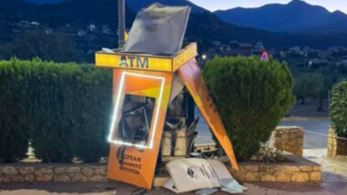 Μεσσηνία: Ανατίναξαν ATM στη Στούπα και πήραν πάνω 200.000 ευρώ, δείτε φωτογραφίες