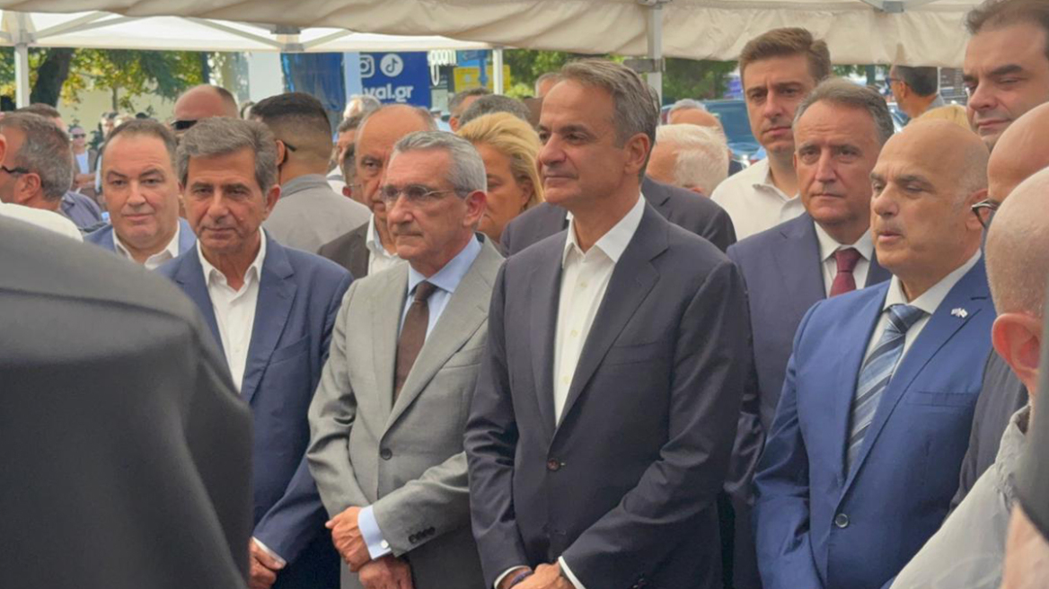 Η επίσκεψη Μητσοτάκη στα περίπτερα της 90ης ΔΕΘ, αυτήν την ώρα ο αγιασμός- Δείτε βίντεο και φωτογραφίες