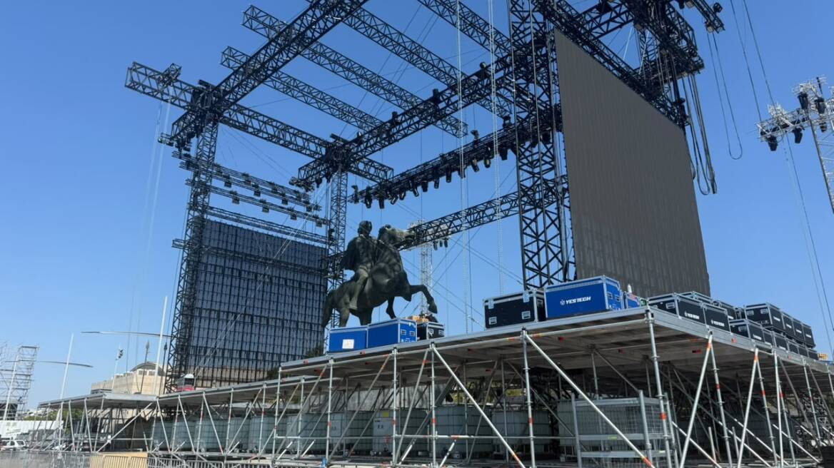 Αντιδράσεις για την εξέδρα της συναυλίας του Αντώνη Ρέμου μπροστά από το άγαλμα του Μεγάλου Αλεξάνδρου - Τι λέει ο Δήμος Θεσσαλονίκης