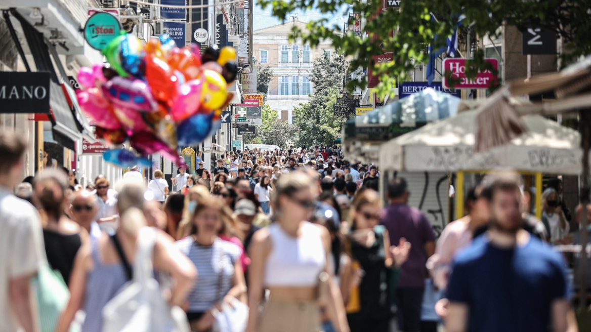 Πόσο θα ωφεληθούν 2,2 εκατ. νοικοκυριά και επιχειρήσεις από τα €2,2 δισ.  της ΔΕΘ: Τι κερδίζουν επαγγελματίες, ταξί, αγρότες, τρίτεκνοι, συνταξιούχοι