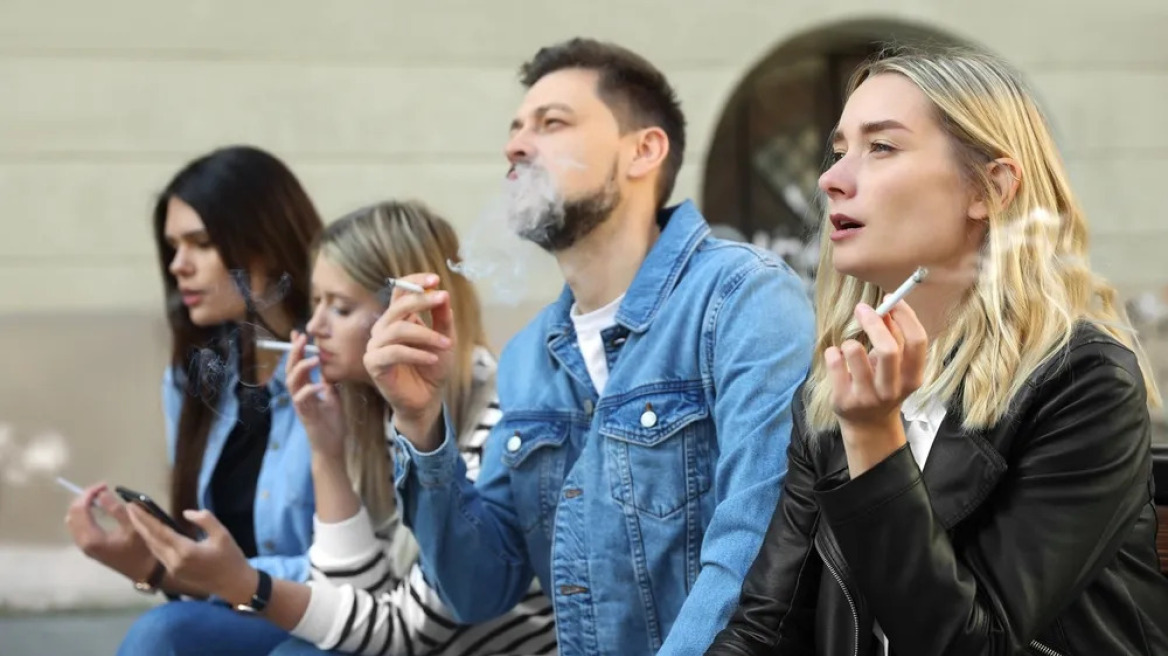 Ένας στους έξι Ευρωπαίους χρησιμοποιεί καθημερινά καπνό ή άλλο καπνικό προϊόν
