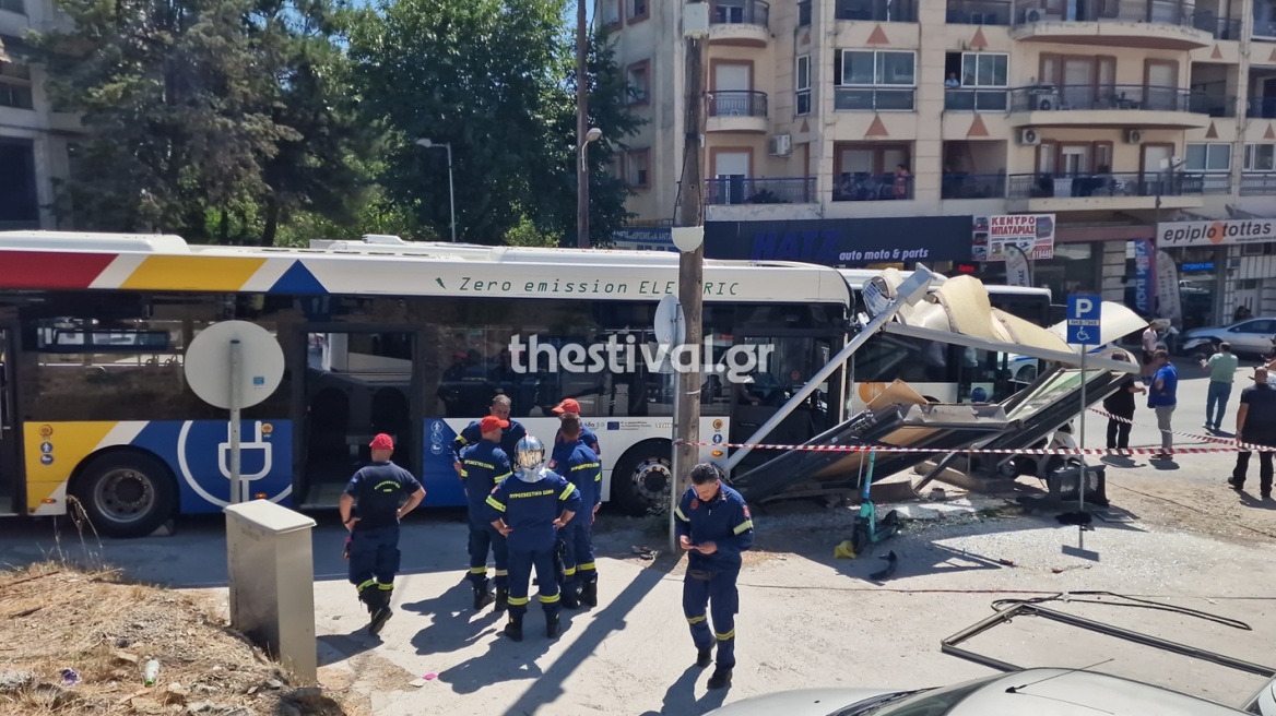 Λεωφορείο έπεσε σε στάση στη Νεάπολη Θεσσαλονίκης, τρεις τραυματίες