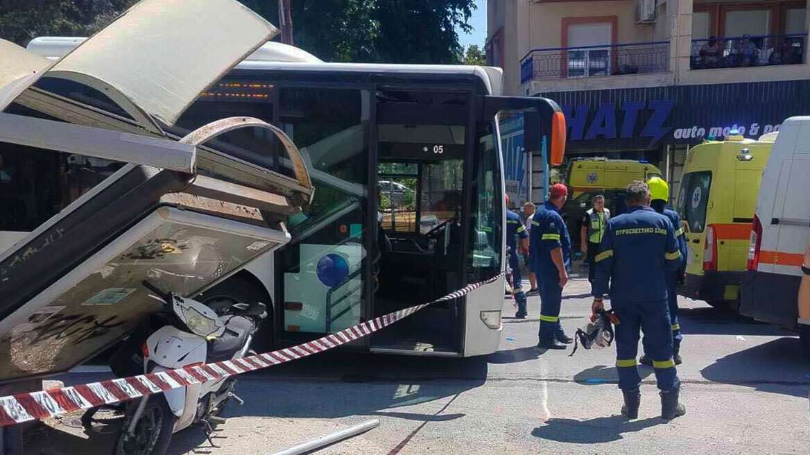 Πώς έγινε το σοβαρό τροχαίο στη Θεσσαλονίκη, θα υποβληθεί σε εγχείρηση η 21χρονη που περίμενε στη στάση όταν έπεσε πάνω το λεωφορείο