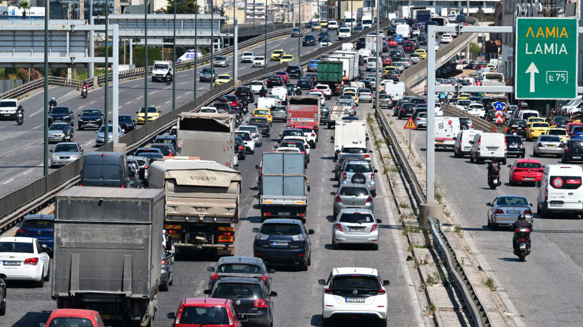 Κίνηση: Προβλήματα σε Κηφισό και Κηφισίας, καθυστερήσεις στην Αττική Οδό
