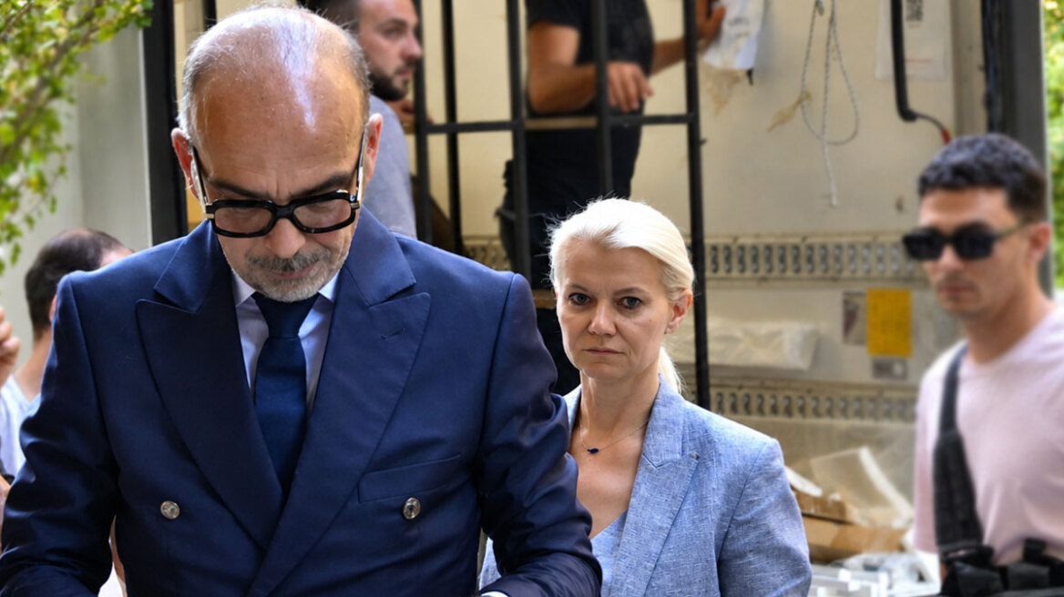 «Πρώτα έχουμε τον Θεό και μετά εμένα» έλεγε ο Θεοδωρόπουλος, τι καταγγέλλει ασθενής με επιθετικό καρκίνο - Πλασαριζόταν ως ο γιατρός των επωνύμων