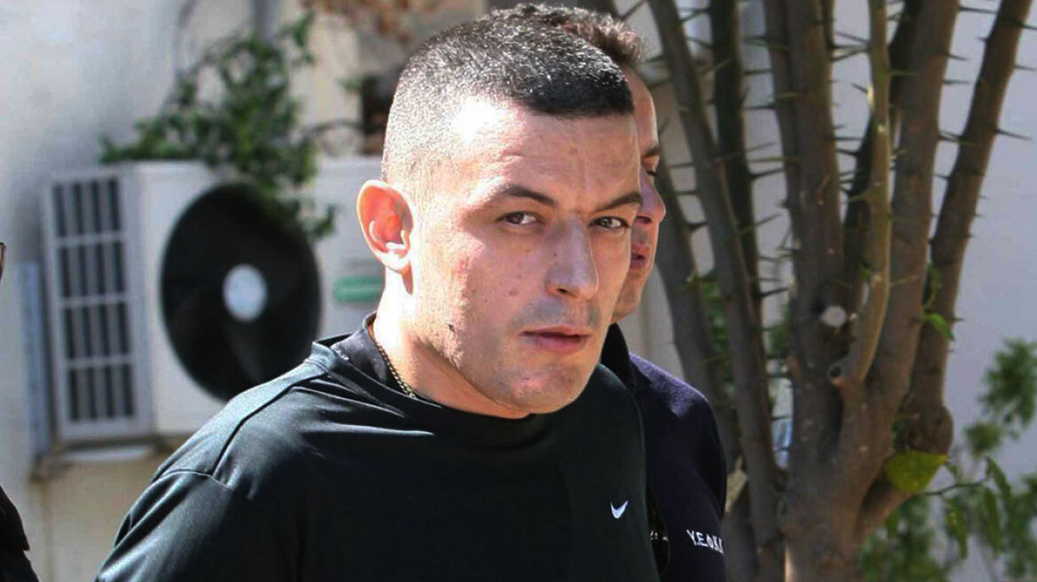 Ο βαρυποινίτης Αλκέτ Ριζάι εμπλέκεται στο επεισόδιο με τους πυροβολισμούς έξω από beach bar στην Ανάβυσσο