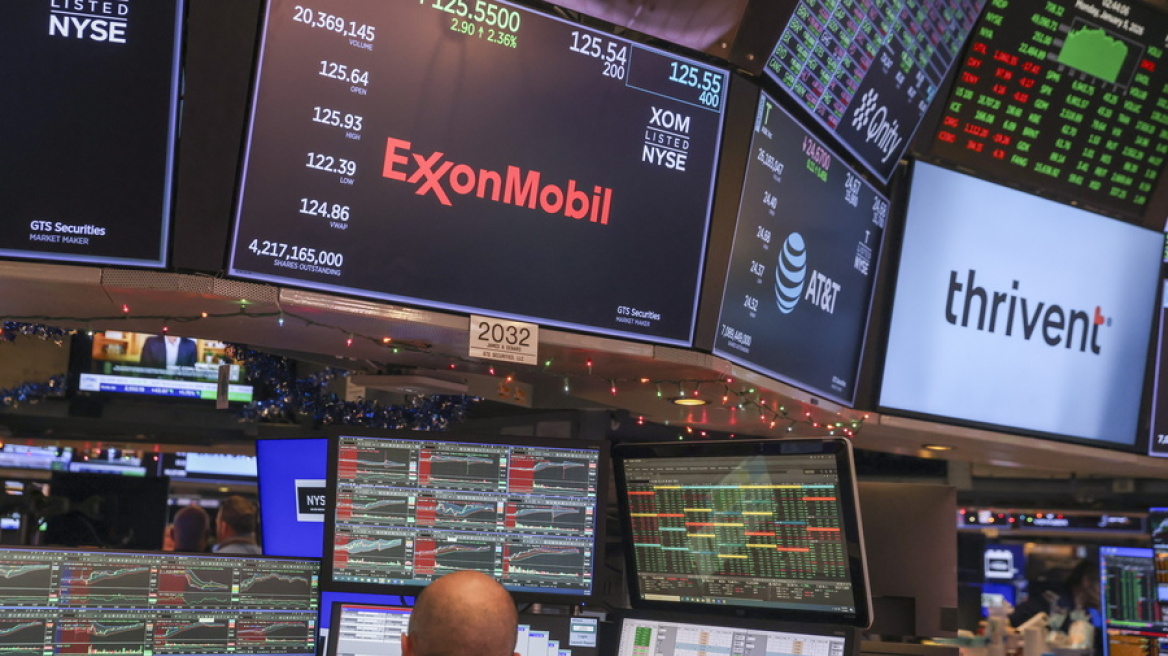 Στο κόκκινο η Wall Street: Τριπλή πίεση από AI, Μέση Ανατολή και Fed