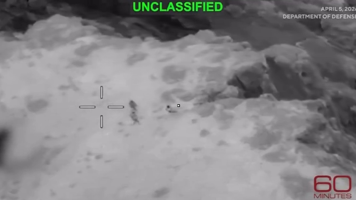 Βίντεο από το Πεντάγωνο: Μέλη της ομάδας Pararescue μεταφέρουν τον Αμερικανό αεροπόρο του F-15 που έπεσε στο Ιράν