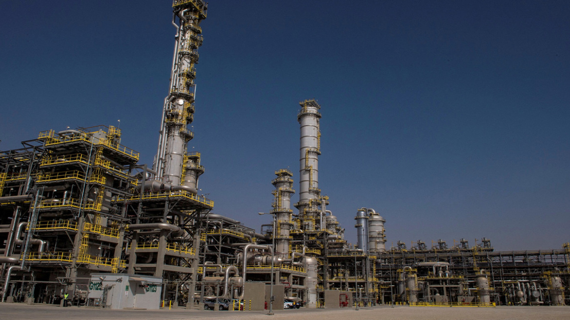 Στα πρόθυρα ενεργειακού εφιάλτη η Ευρώπη: Η Saudi Aramco ακυρώνει ή μεταθέτει παραδόσεις αργού πετρελαίου προς ευρωπαϊκά διυλιστήρια