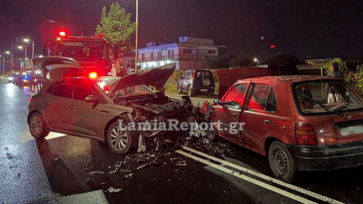Δύο τραυματίες μετά από σφοδρό τροχαίο στη Λαμία, δείτε βίντεο και φωτογραφίες