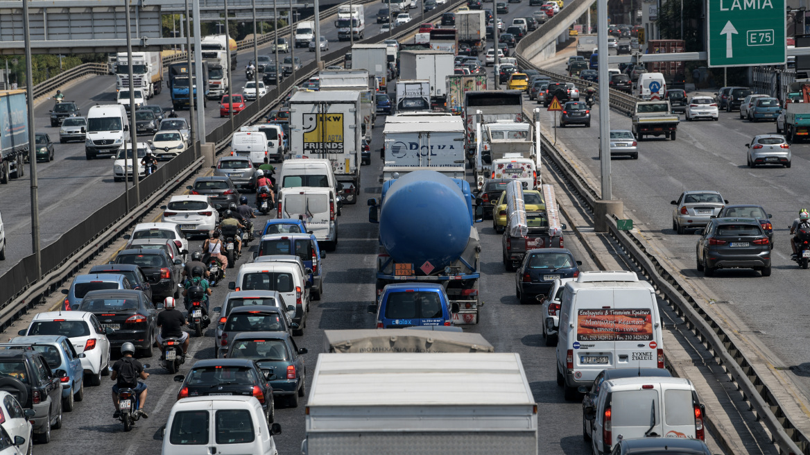 Τροχαίο με τρία οχήματα στον Κηφισό στο ύψος της λεωφόρου Κωνσταντινουπόλεως, στο «κόκκινο» η κίνηση προς Πειραιά