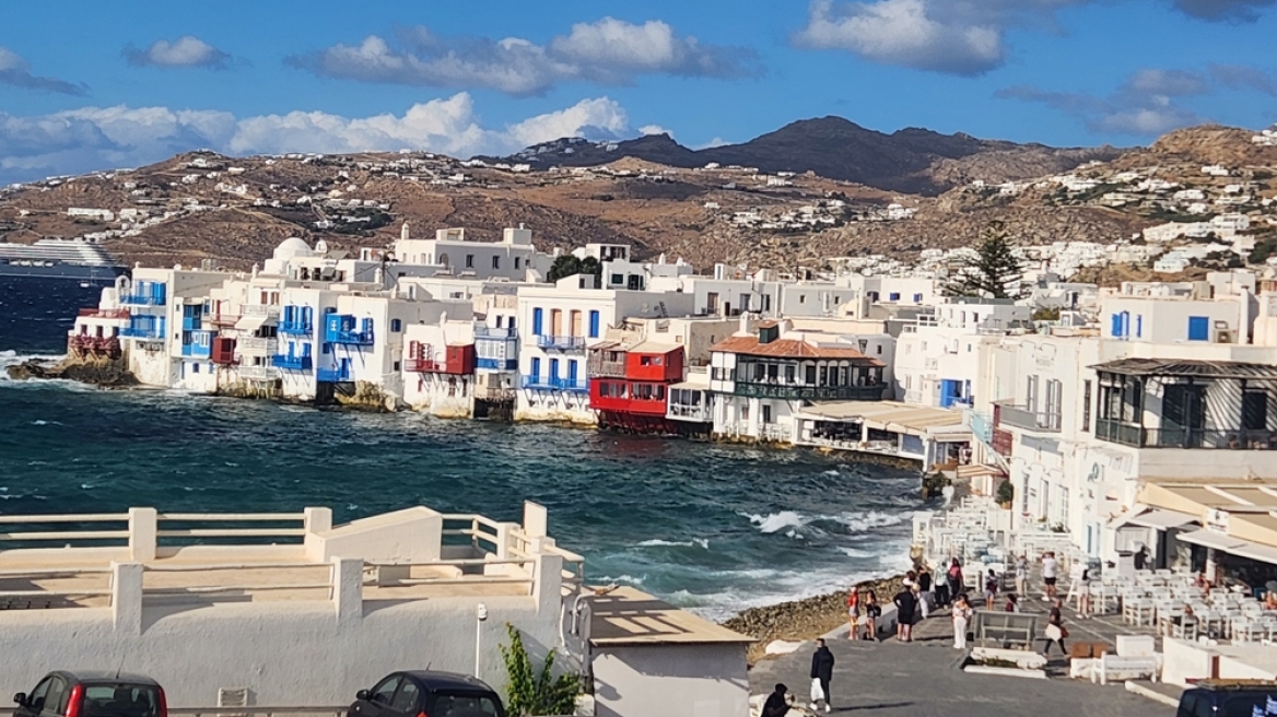 Υπό αστυνομική φρούρηση η Πολεοδομία Μυκόνου: Εισαγγελικός έλεγχος στα αρχεία της ΥΔΟΜ