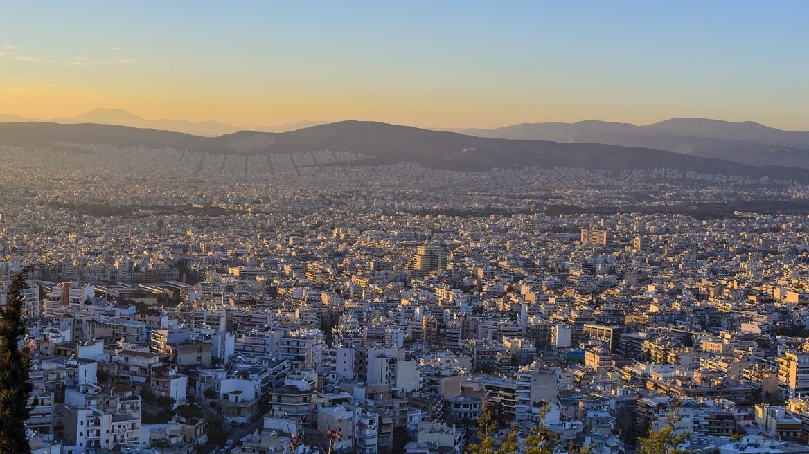 3 ακίνητα προς πώληση σε Αγ. Στέφανο, Νέα Ερυθραία και Γέρακα