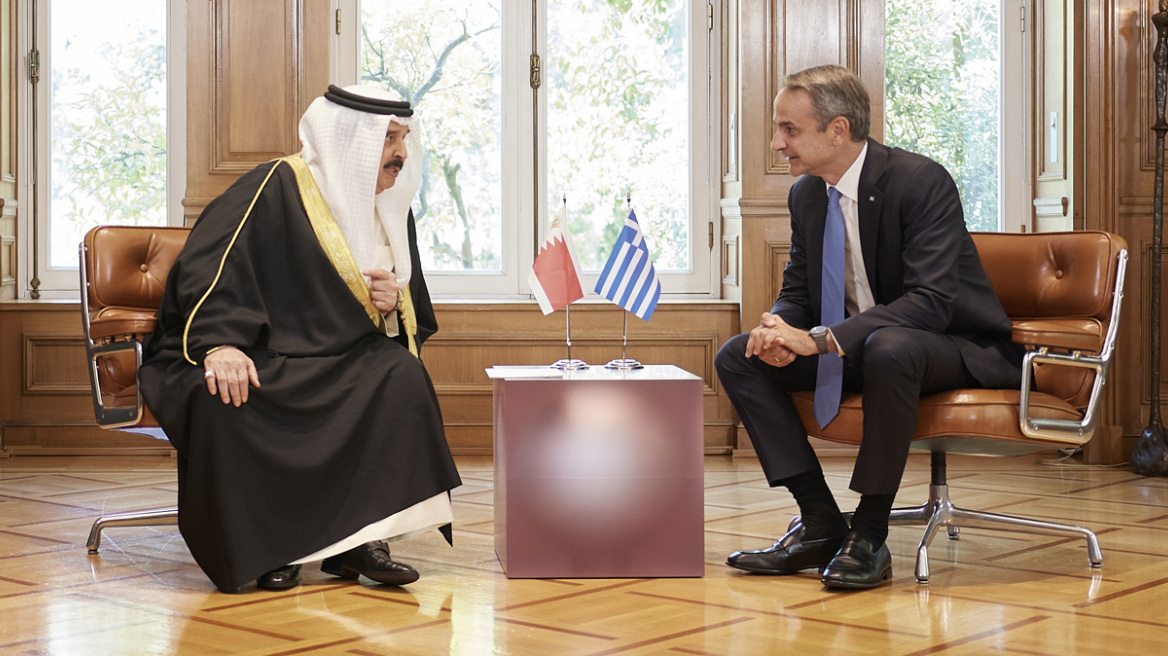 Συνάντηση Μητσοτάκη με τον βασιλιά του Μπαχρέιν στο Μαξίμου με έμφαση σε επενδύσεις και ασφάλεια
