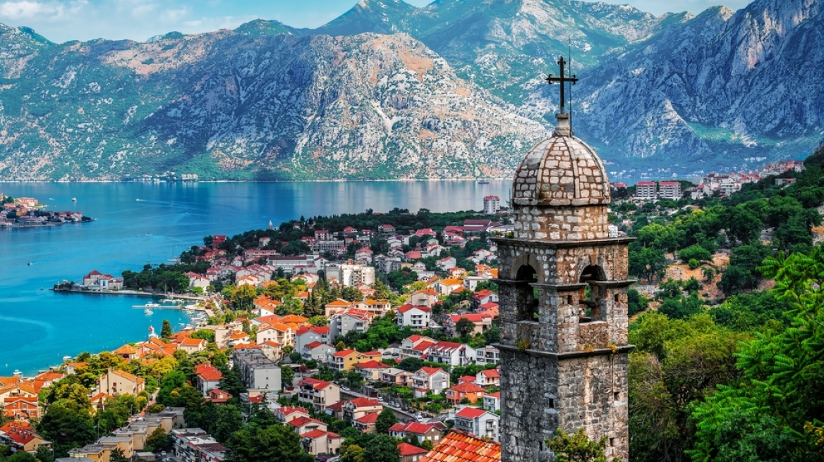 Η πόλη Κότορ του Μαυροβουνίου μετατρέπεται σε υπαίθρια γκαλερί γεμάτη φως