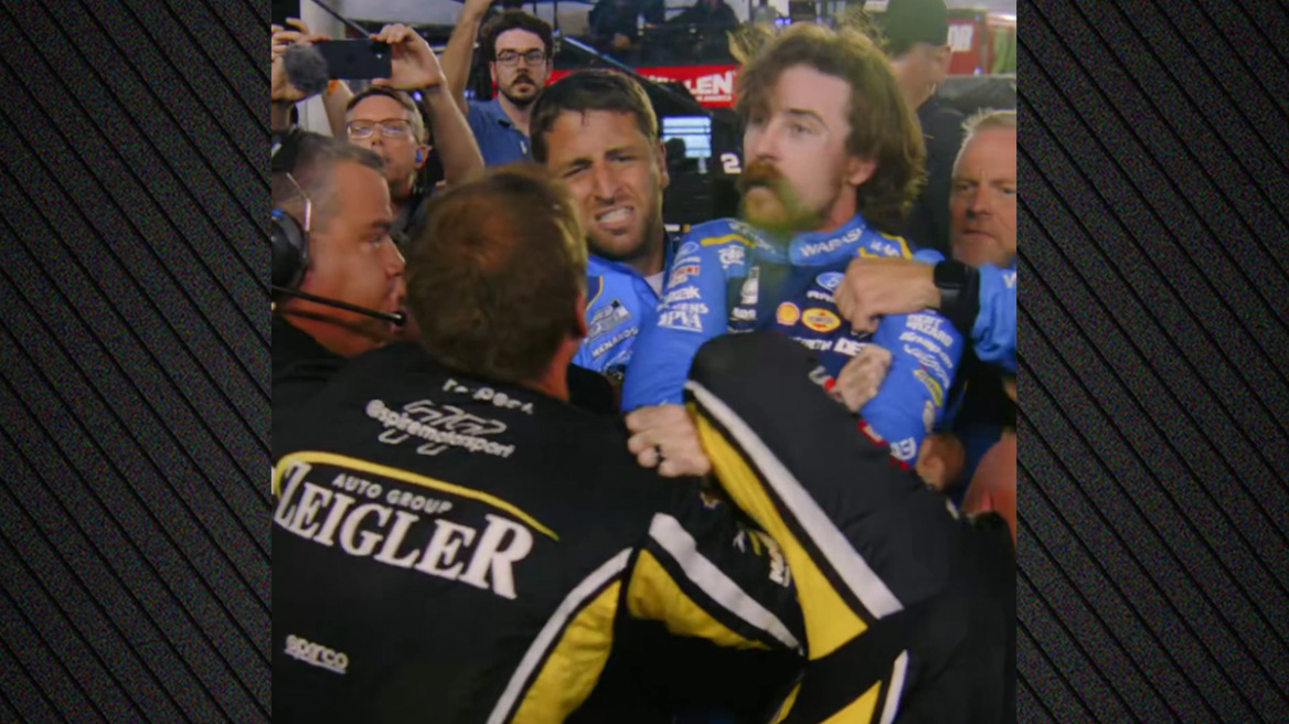 NASCAR: Οδηγοί μετέτρεψαν την πίστα σε ρίνγκ μετά από σύγκρουση που είχαν στον στον αγώνα, δείτε βίντεο