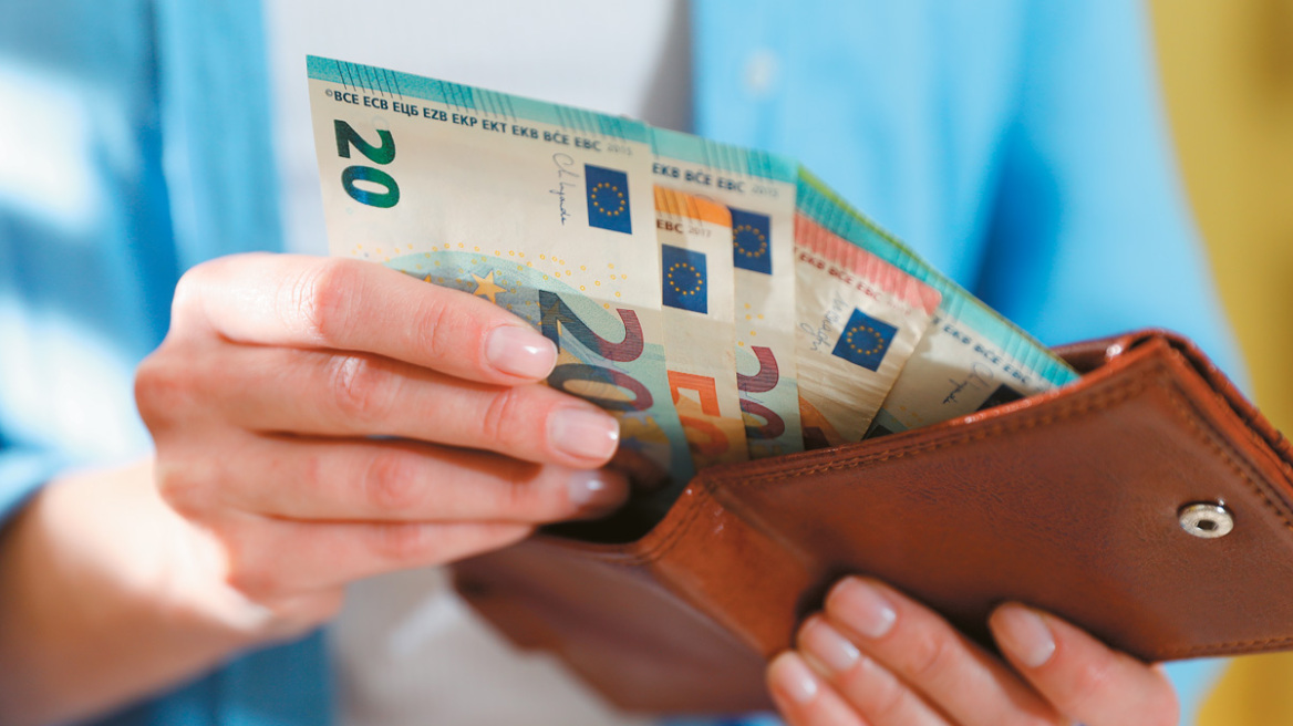 Στα €1.000 η μέση σύνταξη από τον Δεκέμβριο: Αυξήσεις για 670.000 άτομα με προσωπική διαφορά, δείτε αναλυτικά παραδείγματα
