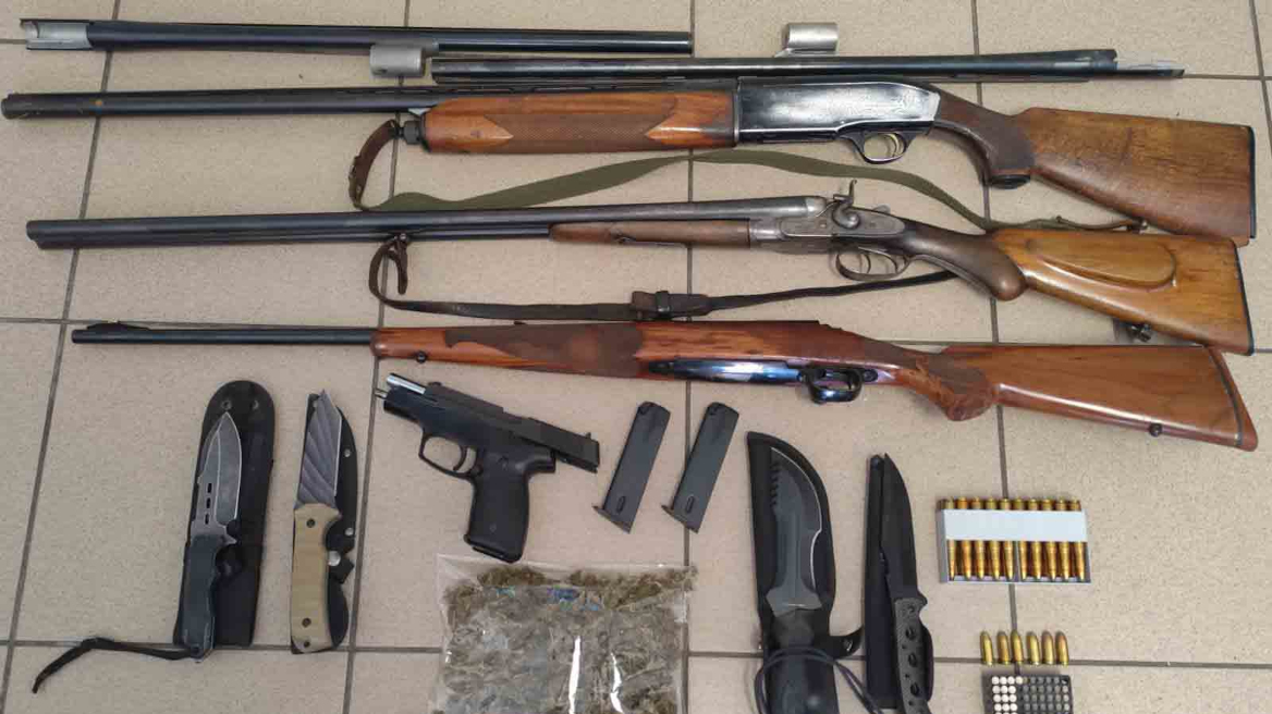 Κατασχέθηκαν πάνω από 81 κιλά κάνναβης και όπλα στην Σπάρτη, δύο συλλήψεις
