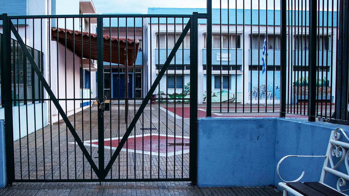 Σε αργία ο γυμναστής του Γυμνασίου της Βούλας μετά τις καταγγελίες μαθητών για σεξουαλική παρενόχληση, διατάχθηκε ΕΔΕ