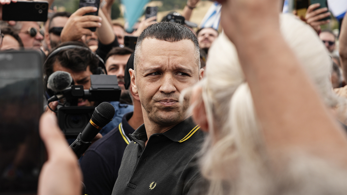 Κερκόπορτα για να αποφύγει το θεσμικό ανάχωμα στην υποψηφιότητά του ψάχνει ο Κασιδιάρης: Η Συμμαχία Ελλήνων και η «παρουσία» της στη Βουλή