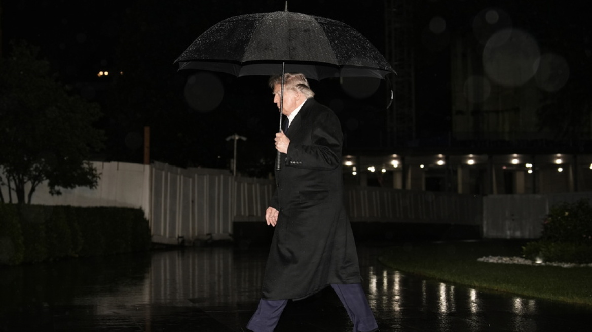 Ο Ντόναλντ Τραμπ αποπληρώνει τα δικά του δάνεια ενώ εκτοξεύεται το δημόσιο χρέος των ΗΠΑ