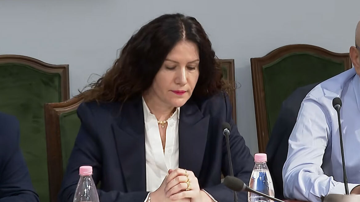 Σκάνδαλο με ερωτικό φόντο στην Αλβανία: «Θα καταλήξουμε άσχημα, ψυχή μου» - Τα sms της πρώην επικεφαλής της Υπηρεσίας Πληροφοριών με επιχειρηματία
