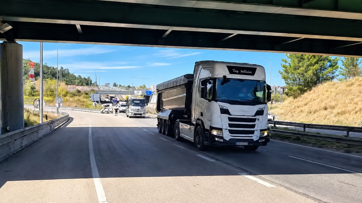 Πορεία 500 φορτηγών και κλάξον κατά της αύξησης των τιμών των καυσίμων στην Πορτογαλία
