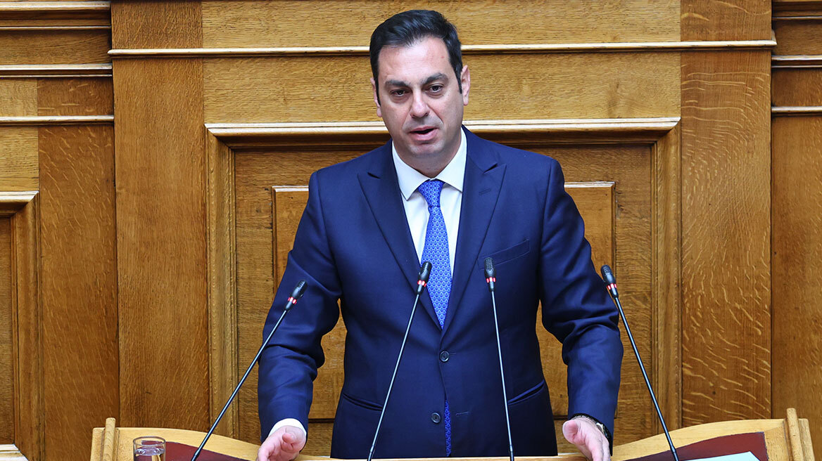 «Όποιος δεν αντέχει να δίνει 10 ευρώ την ημέρα για βενζίνη, χρησιμοποιεί μέσα μεταφοράς» είπε ο βουλευτής της ΝΔ Κουλκουδίνας και προκάλεσε αντιδράσεις