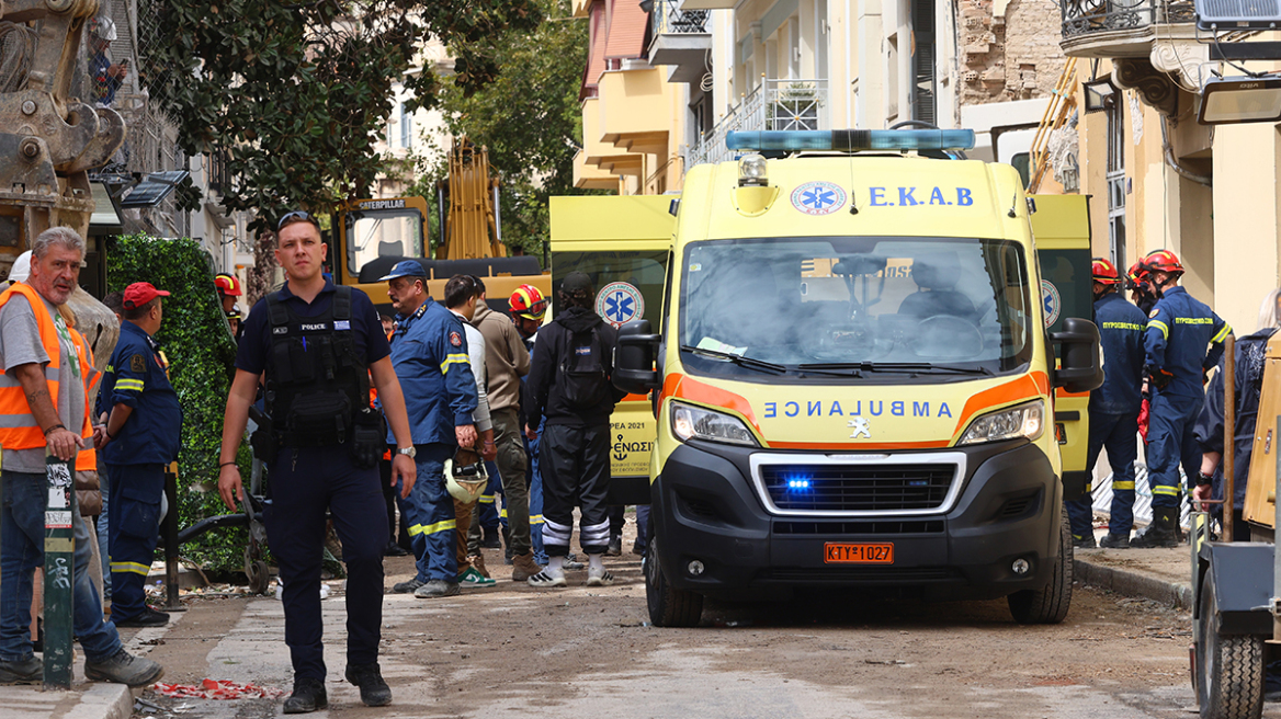 Τραγικός επίλογος στην κατάρρευση του κτηρίου στην Πλάκα, νεκροί και οι έξι αγνοούμενοι, εντοπίστηκαν οι δύο τελευταίες σοροί