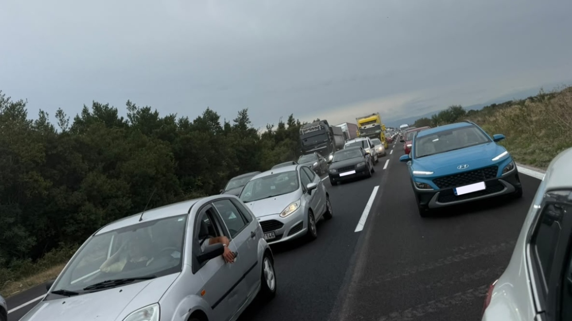 Αντιδράσεις για τις πολύωρες καθυστερήσεις λόγω έργων στην Εθνική μετά τα Μάλγαρα, δικηγόρος καταθέτει μήνυση