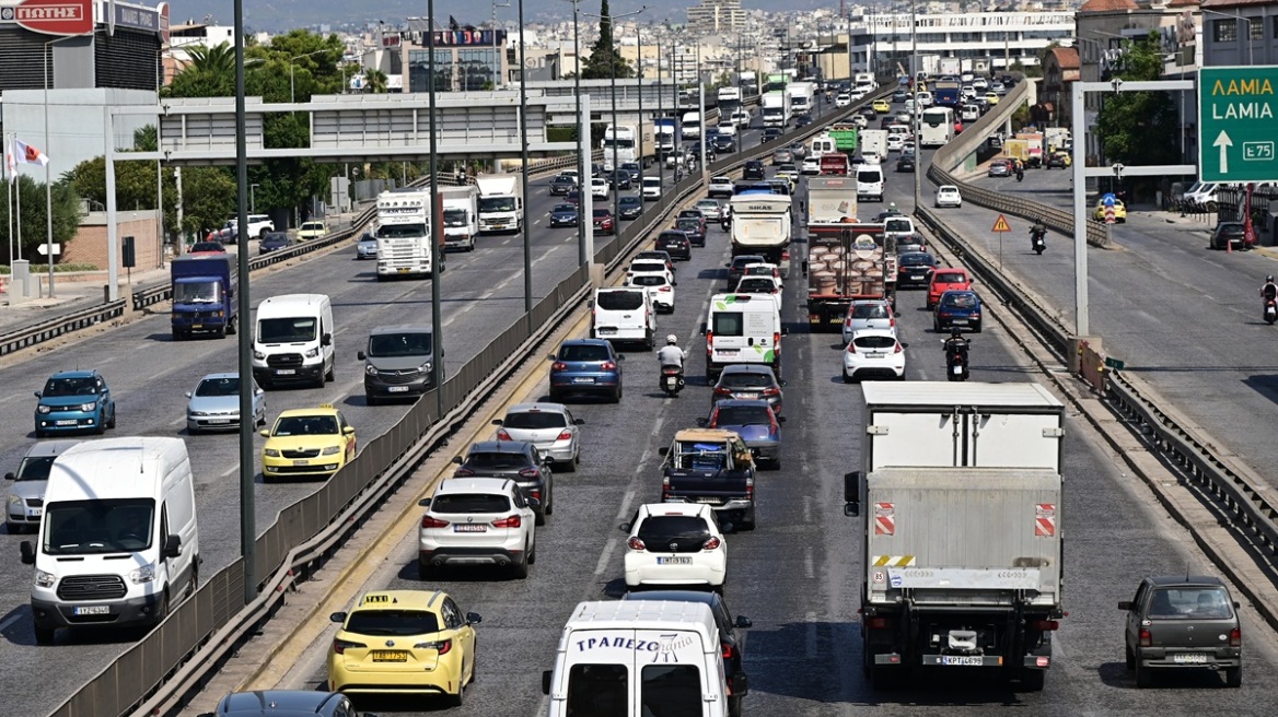 Κίνηση στον Κηφισό μετά από τροχαίο στο ύψος της Δυρραχίου, πού υπάρχουν προβλήματα