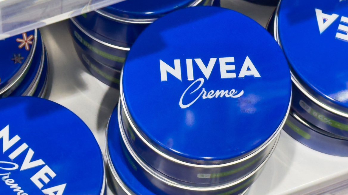 Nivea: Η μεγάλη επιστροφή της cult μπλε κρέμας – Από το σχέδιο για premium μάρκα, ξανά στη μαζική αγορά