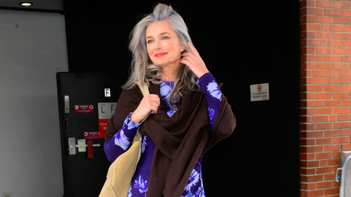 Paulina Porizkova: «Δεν μπορούμε να μεγαλώνουμε και να παραμένουμε στο επίκεντρο;» (βίντεο)