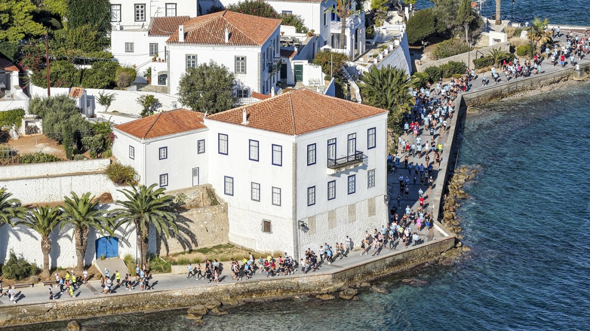 Τι συμβαίνει στις Σπέτσες αυτό το Σαββατοκύριακο; Όλο το πρόγραμμα του επετειακού SMM