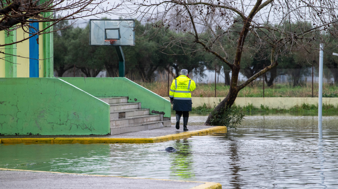 Κακοκαιρία: Ακραία ύψη βροχής αναμένονται ως την Κυριακή σε Εύβοια και Κρήτη, αυξημένος κίνδυνος πλημμυρών