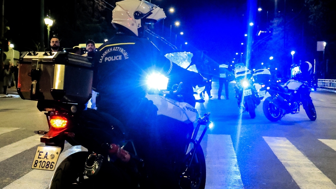 Σύγκρουση δύο μοτοσικλετών στην Πετρούπολη, προβλήματα στην κυκλοφορία