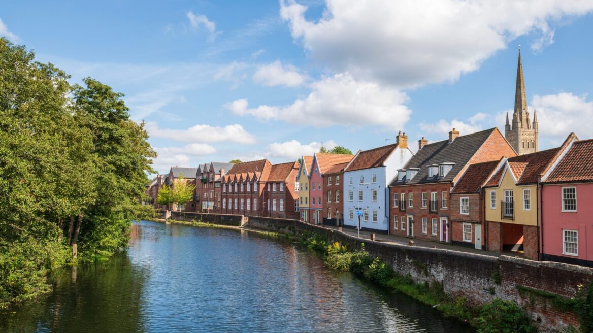 Norwich: Tι κάνει την πρωτεύουσα του Νόρφολκ μια από τις συναρπαστικότερες βρετανικές πόλεις